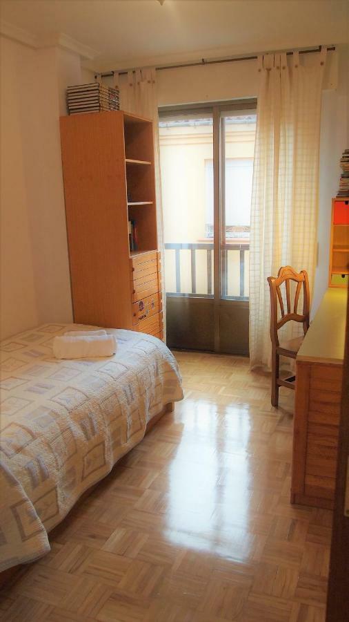 Housingleon - Muralla Luaran gambar
